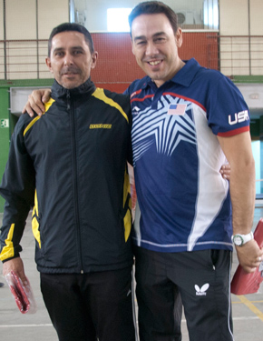 David Alonso, a la derecha, junto con Miguel &Aacute;ngel Valle, jugador asturiano. 